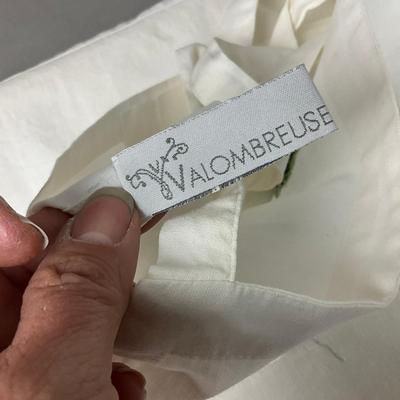 K389 Three Tier Serving Stand With French Apron & Placemats