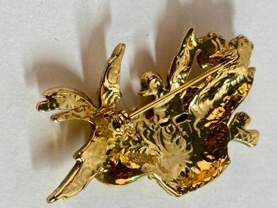 Sale Photo Thumbnail #240: 2 doves nesting in a hat, with tiny pearls as eggs. Good condition.