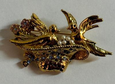 Sale Photo Thumbnail #245: 2 doves nesting in a hat, with tiny pearls as eggs. Good condition.