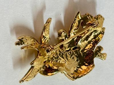 Sale Photo Thumbnail #239: 2 doves nesting in a hat, with tiny pearls as eggs. Good condition.