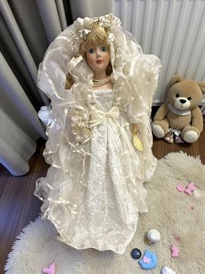Sale Photo Thumbnail #133: Duck House Heirloom Wedding Gown Doll in Box Like New with Stand