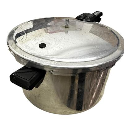 Sale Photo Thumbnail #153: Presto Pressure Cooker Model 01263 with Knob & Booklet