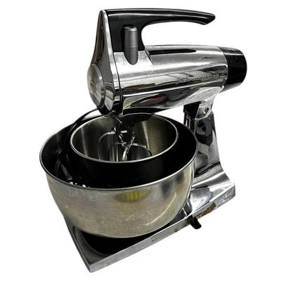 Sale Photo Thumbnail #186: Vintage Silver Sunbeam Mixmaster Tested/Works
with 2 bowls and dough beaters as shown.