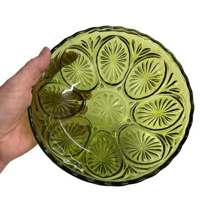 Sale Photo Thumbnail #277: Anchor Hocking Cameo and Star Medallion Green Glass Serving Bowl, no chips