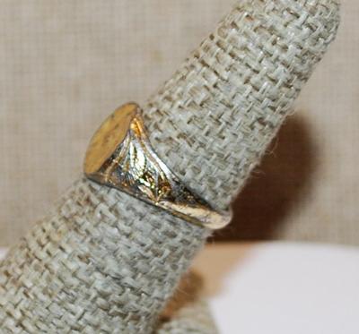 Size 6½ Vintage Style Gold Tone "Shimmer" RING with Shiny Triangles on a Gold Tone Band (3.1g)
