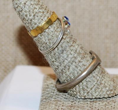 Sizes 4, 6 & 10 Collection of 3 Assorted Blue Stones, Base Metal & Gold Colored RINGS (Total 6.7g)