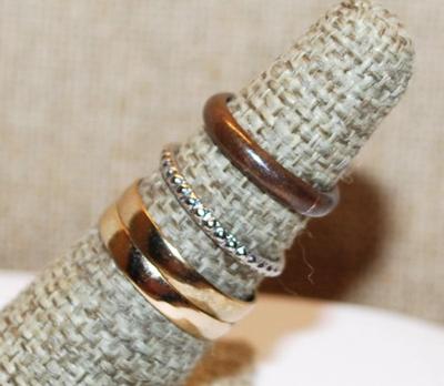 Sizes 4, 6, 8 + 8 Collection of 4 Copper, Silver Colored RINGS (Total 5.4g)