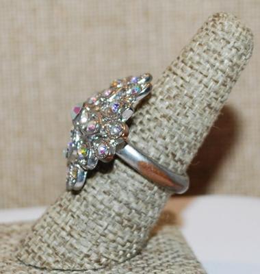Size 7 Beautiful Vintage Style Large 25 Iridescent Stones FLOWER RING with Solid Blemished Band (10.0g)