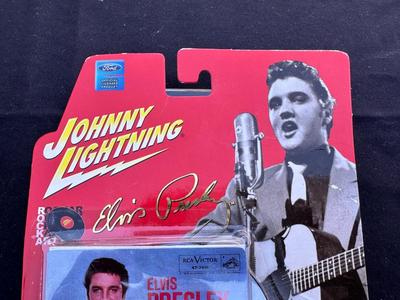 JOHNNY LIGHTNING “ELVIS PRESLEY” 1956 FORD THUNDERBIRD