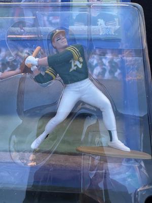 STARTING LINEUP CLASSIC DOUBLE “MARK McGWIRE” FIGURES