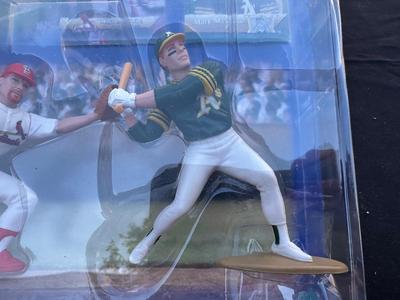 STARTING LINEUP CLASSIC DOUBLE “MARK McGWIRE” FIGURES