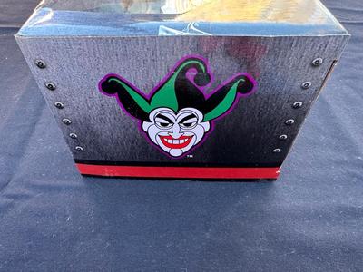 JADA “THE JOKER & 2009 CHEVY CORVETTE STINGRAY” DIE CAST FIGURE