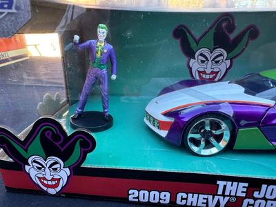 JADA “THE JOKER & 2009 CHEVY CORVETTE STINGRAY” DIE CAST FIGURE