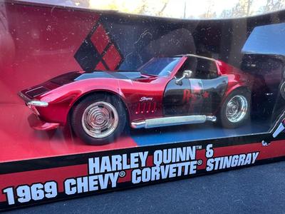 JADA “HARLEY QUINN & 1969 CHEVY CORVETTE STINGRAY” DIE CAST FIGURE