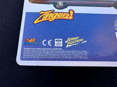 JOHNNY LIGHTNING LIMITED EDITION 1964 FORD POLICE COUNTRY SQUIRE