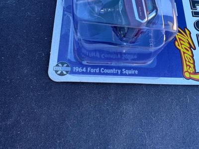 JOHNNY LIGHTNING LIMITED EDITION 1964 FORD POLICE COUNTRY SQUIRE