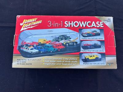 JOHNNY LIGHTNING 3-IN-1 SHOWCASE DISPLAY CASE