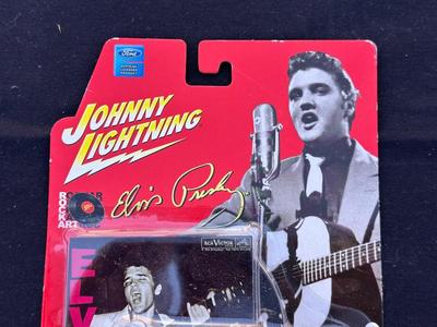 JOHNNY LIGHTNING “ELVIS PRESLEY” 1957 LINCOLN PREMIERE