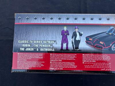 JADA CLASSIC TV SERIES BATMAN, ROBIN, THE PENGUIN, THE JOKER AND BATMOBILE DIE CAST FIGURE