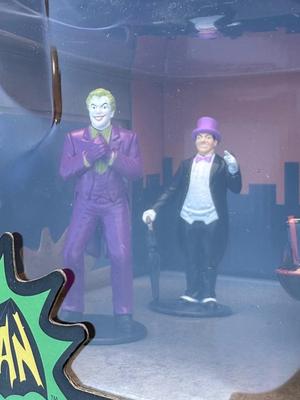 JADA CLASSIC TV SERIES BATMAN, ROBIN, THE PENGUIN, THE JOKER AND BATMOBILE DIE CAST FIGURE