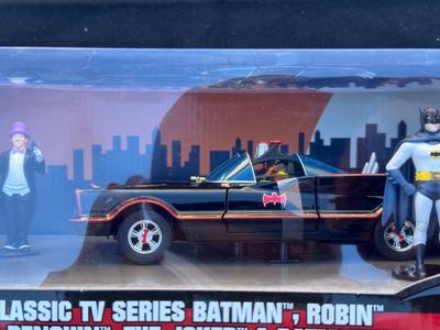JADA CLASSIC TV SERIES BATMAN, ROBIN, THE PENGUIN, THE JOKER AND BATMOBILE DIE CAST FIGURE