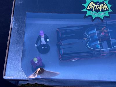 JADA CLASSIC TV SERIES BATMAN, ROBIN, THE PENGUIN, THE JOKER AND BATMOBILE DIE CAST FIGURE
