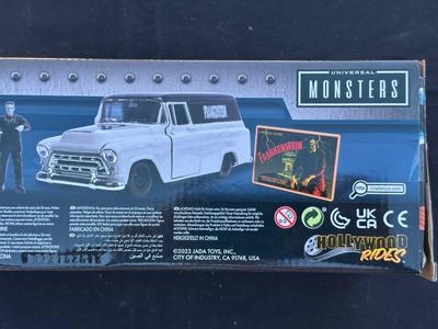 JADA - UNIVERSAL MONSTERS FRANKENSTEIN & 1957 CHEVROLETSUBURBAN