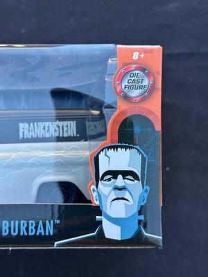 JADA - UNIVERSAL MONSTERS FRANKENSTEIN & 1957 CHEVROLETSUBURBAN