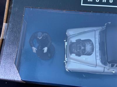 JADA - UNIVERSAL MONSTERS FRANKENSTEIN & 1957 CHEVROLETSUBURBAN