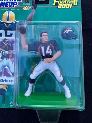 STARTING LINEUP ‘00/‘01 COLLECTIBLE FIGURES OF RANDY MOSS AND BRIAN GRIESE