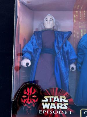 HASBRO - STAR WARS EPISODE 1 CHANCELLOR VALORUM & CORUSCANT GUARD ACTION FIGURES
