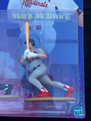STARTING LINEUP CLASSIC DOUBLES HOME RUN RECORD BREAKERS “ROGER MARIS & MARK McGWIRE” ACTION FIGURES