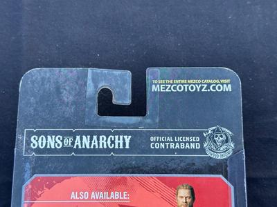MEZCO TOYZ - SONS OF ANARCHY “JAX” ACTION FIGURE