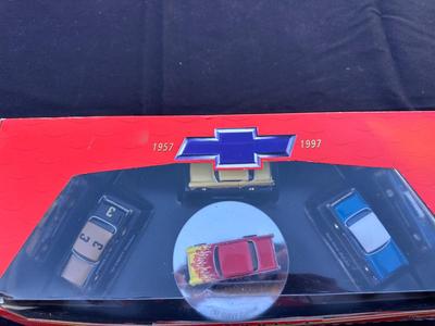 HOT WHEELS COLLECTIBLES LIMITED EDITION 40th ANNIVERSARY ‘57 CHEVY 4-CAR SET