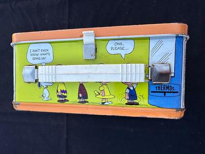 VINTAGE “PEANUTS” METAL LUNCH BOX WITH PLASTIC THERMOS BOTTLE