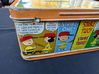 VINTAGE “PEANUTS” METAL LUNCH BOX WITH PLASTIC THERMOS BOTTLE