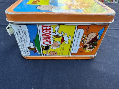 VINTAGE “PEANUTS” METAL LUNCH BOX WITH PLASTIC THERMOS BOTTLE