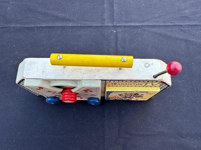 VINTAGE FISHER-PRICE TV/RADIO TOY