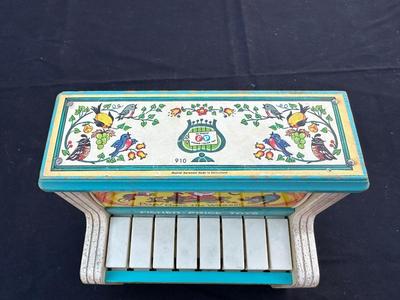 VINTAGE FISHER-PRICE CHANGE-A-TUNE PIANO TOY