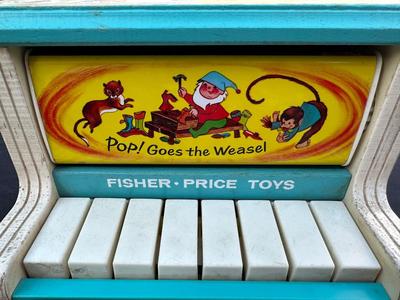 VINTAGE FISHER-PRICE CHANGE-A-TUNE PIANO TOY