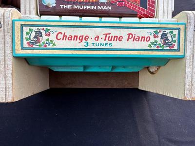 VINTAGE FISHER-PRICE CHANGE-A-TUNE PIANO TOY