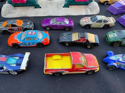 MISCELLANEOUS HOT WHEELS AND CRASHPILE STUNT SET
