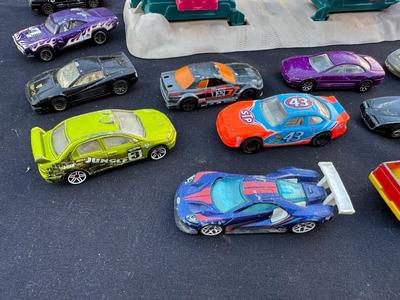 MISCELLANEOUS HOT WHEELS AND CRASHPILE STUNT SET