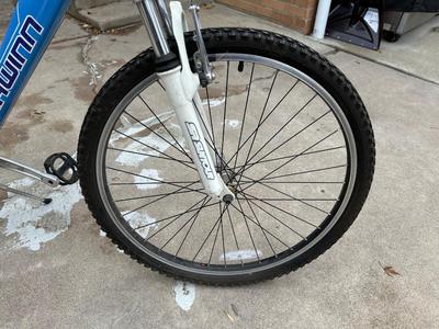 WOMENS SCHWINN RANGER 26” BIKE