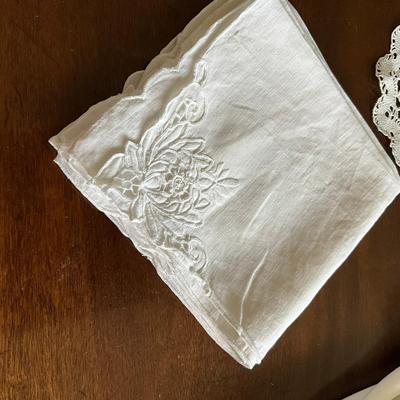 M441 Vintage Hand-Crocheted Cotton Table Cloth & Place Mat Lot