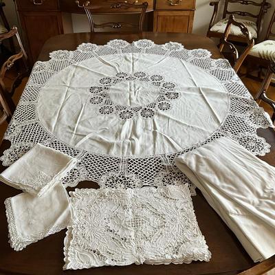 M441 Vintage Hand-Crocheted Cotton Table Cloth & Place Mat Lot
