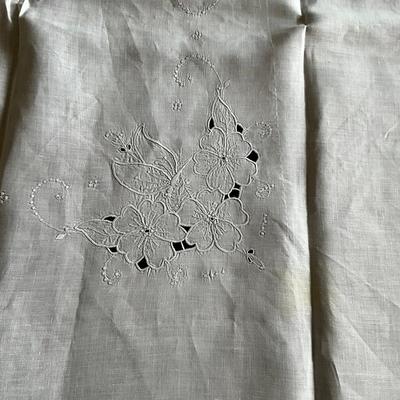 M442 Vintage Linen & Cotton Table Cloth Lot
