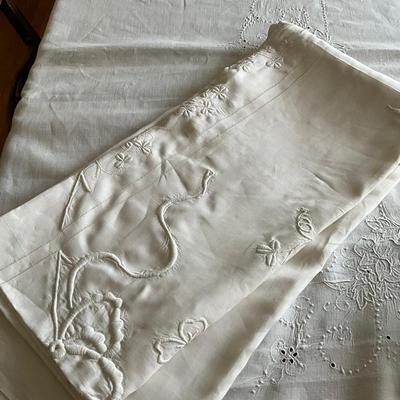M442 Vintage Linen & Cotton Table Cloth Lot