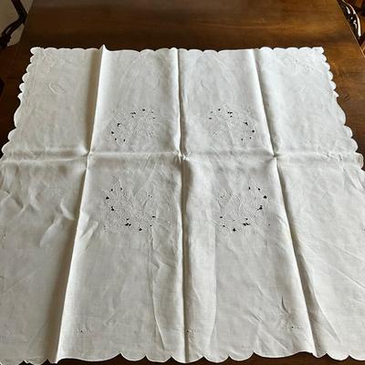 M442 Vintage Linen & Cotton Table Cloth Lot