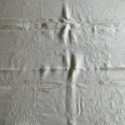 M442 Vintage Linen & Cotton Table Cloth Lot